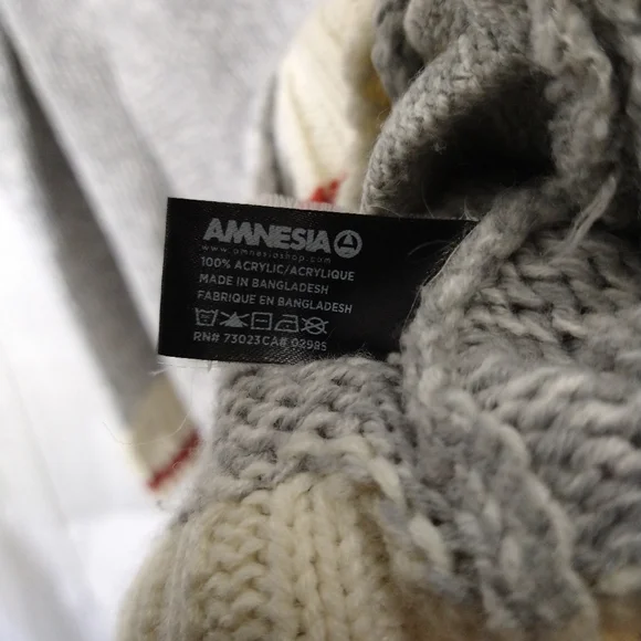 Amnesia Knit Sweater - Picture 9 of 11